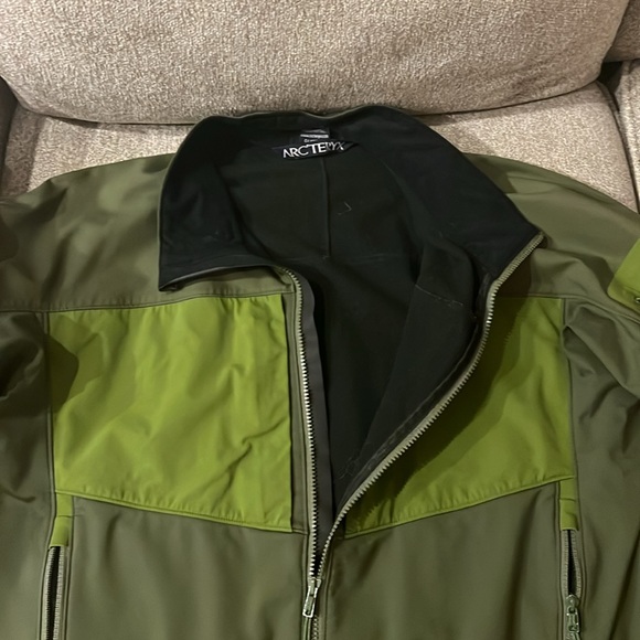 Nice fleece lined Arcteryx - Picture 2 of 3